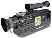Přední perspektiva Sony CCD-V50 (Kliknutí zvětší)