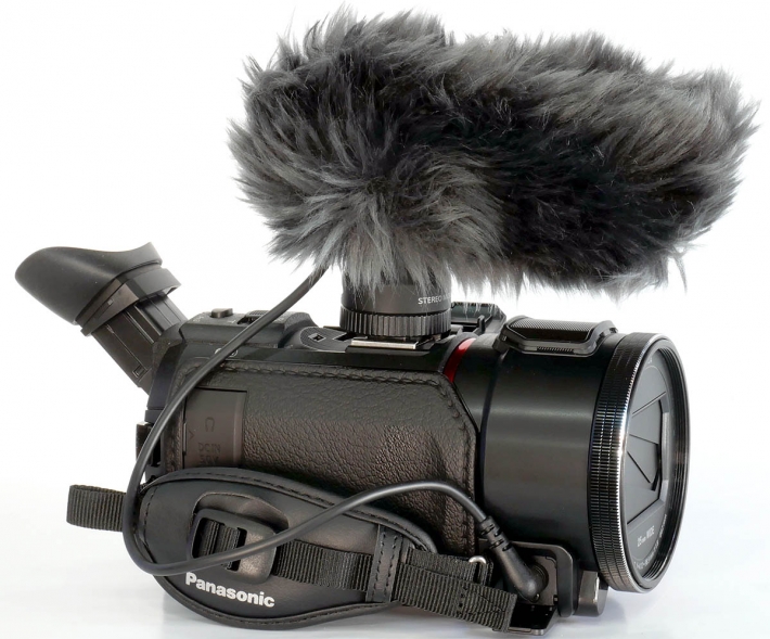 Panasonic VXF1: připojený externí mikrofon...